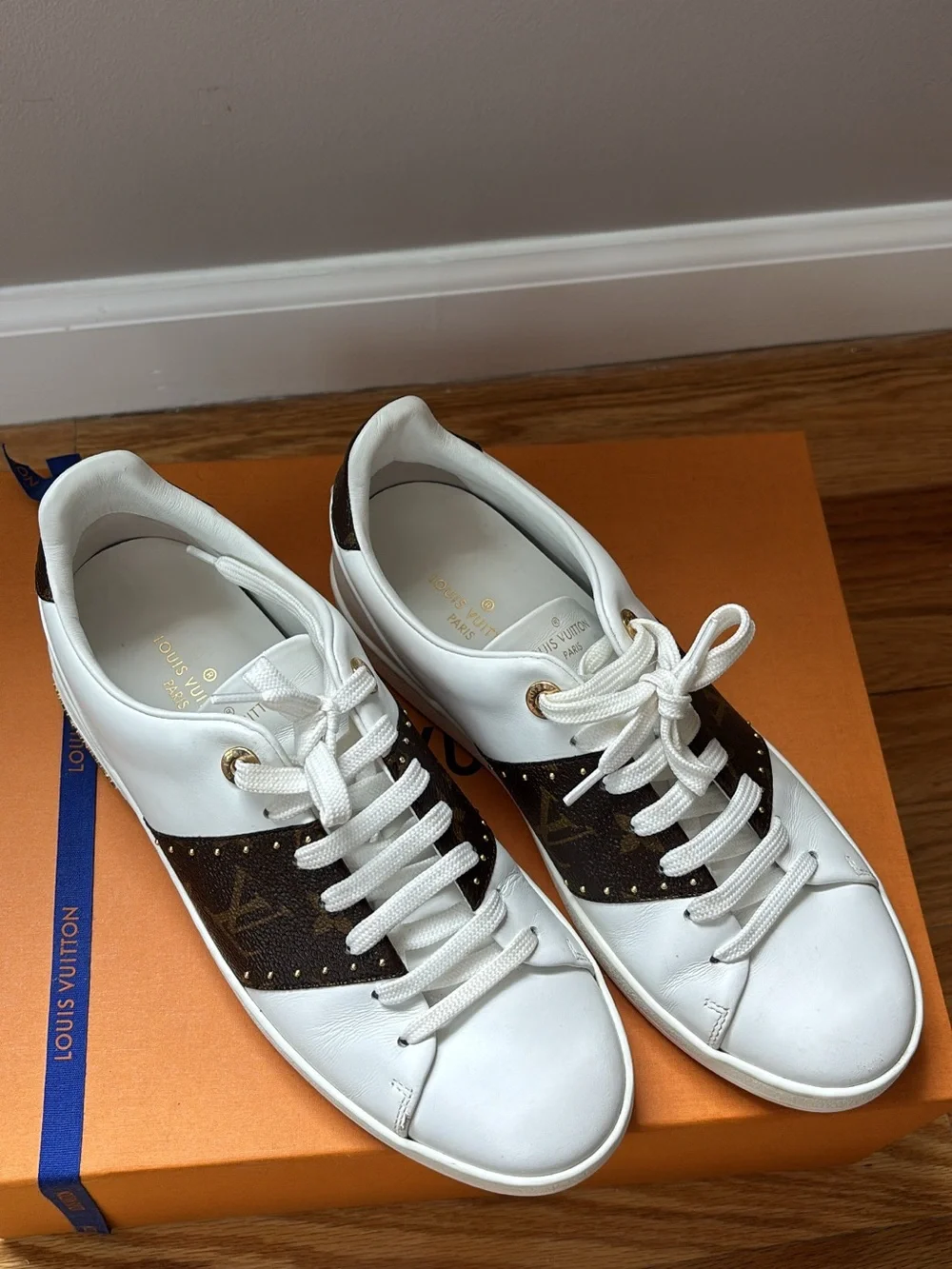 Louis Vuitton White Leather Sneakers with Brown Monogram Stripe